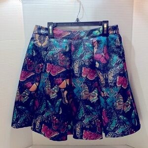 Yumi Box Pleated Butterfly Skirt. SZ S (2/4)